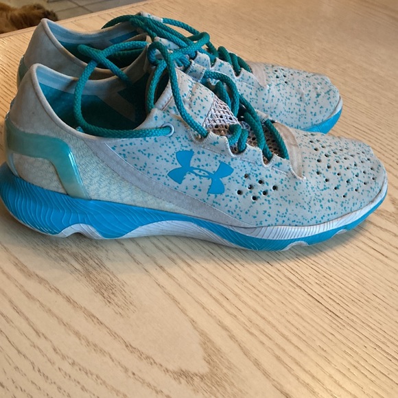 Light weight under armor athletic shoe size 9 - Picture 4 of 4